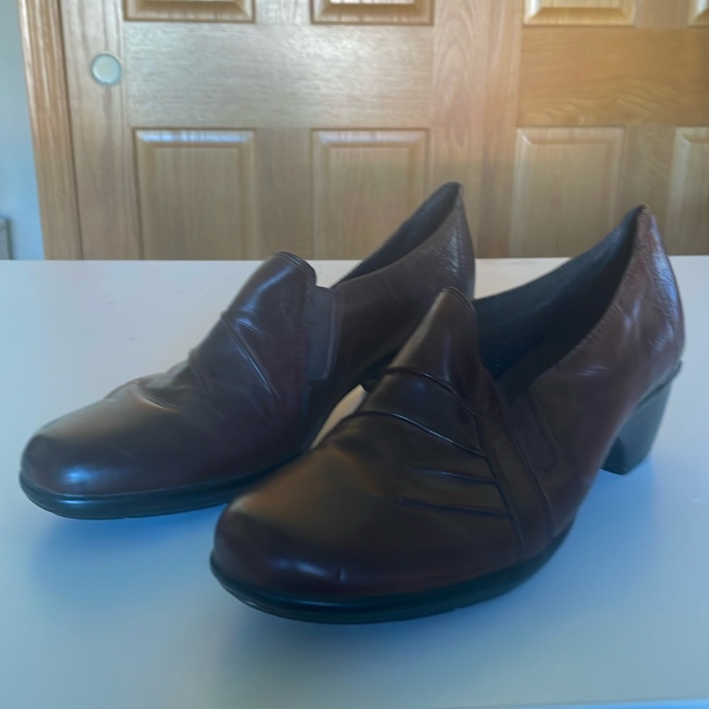 Brand Clarks Brown Size 9M Brand new not worn